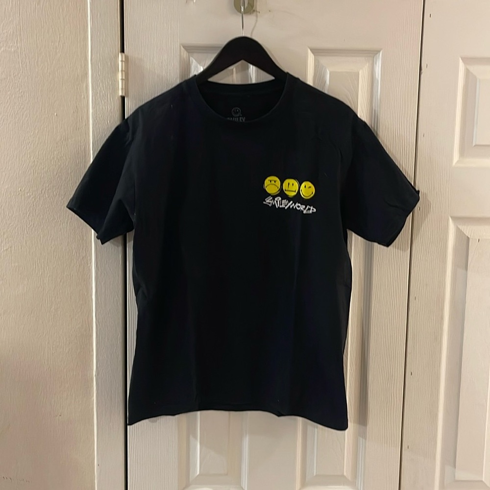 Smiley World “ Today Will Be A Good Day” t shirt size medium in black